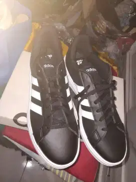 Adidas white black original