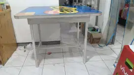 Meja makan kaki besi kuat tahan lama
