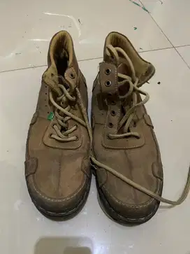 sepatu gunung coklat