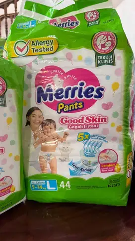 Pampers Merries L44 New