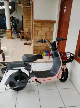 Jual motor sepeda listrik merk aima baru pakai 2 minggu