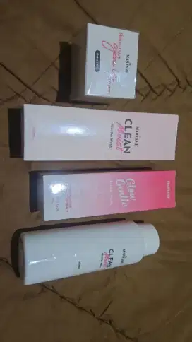 1 paket produk perawatan kulit merk Maryame