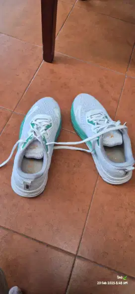 Sepatu olahraga