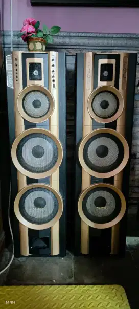 Speker aktif Polytron