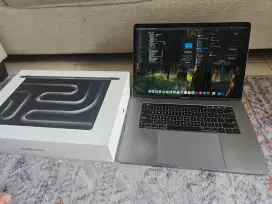 Macbook pro 2018 15inch core i9 1TB