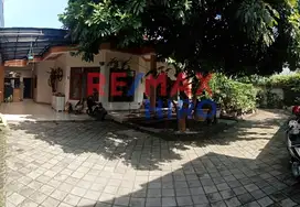 Dijual Rumah Halaman Luas Asri Jatimakmur Bekasi