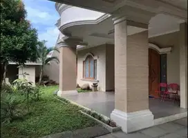 DIJUAL RUMAH MEWAH MURAH STRATEGIS ADA PRIVATE POOL DI RADIO DALAM