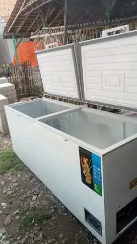 Freezer box 750L