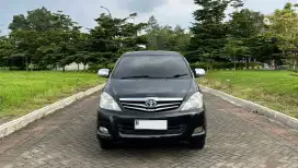 Kijang Innova Type V Tertinggi Manual Bensin 2004, Istimewa