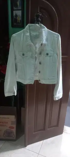 Preloved jaket putih remaja