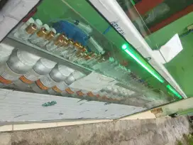 Etalase 2 meter masih bagus jual bu