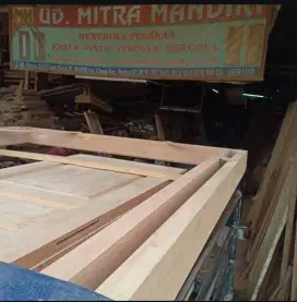Kusen + daun pintu dengan motif panel kamper Samarinda