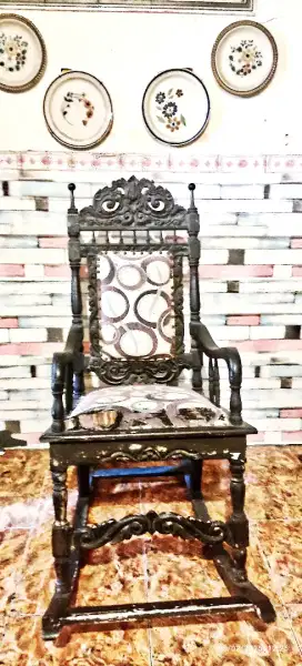 Kursi Goyang Kuno Ukuran Besar