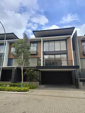 Rumah Mewah Laurel Navapark BSD, Hadap Timur, Ada Lift dan Kitchen Set