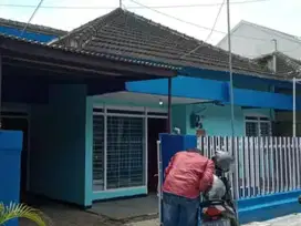 8 kamar dan 11 kasur dekat Unej