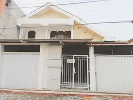 Jual Cepat Rumah Besar Murah 2 Lantai, SHM, Tengah Kota, di Brotojoyo