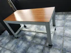Meja baja ringan keramik
