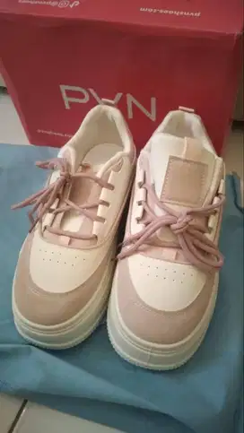 Di Jual Sepatu Baru