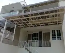 Kanopi carport teres minimalis mewah atap solarplat terasparan