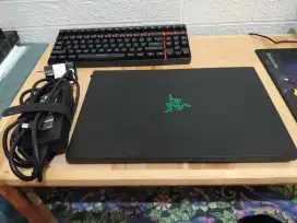 laptop Gaming Razer 15 i7 gen 10th, RTX 2070 max q-Mati Total