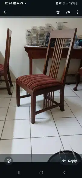 Kursi makan bahan mahoni