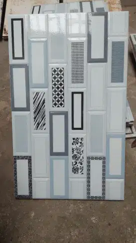 Keramik dinding 25x40