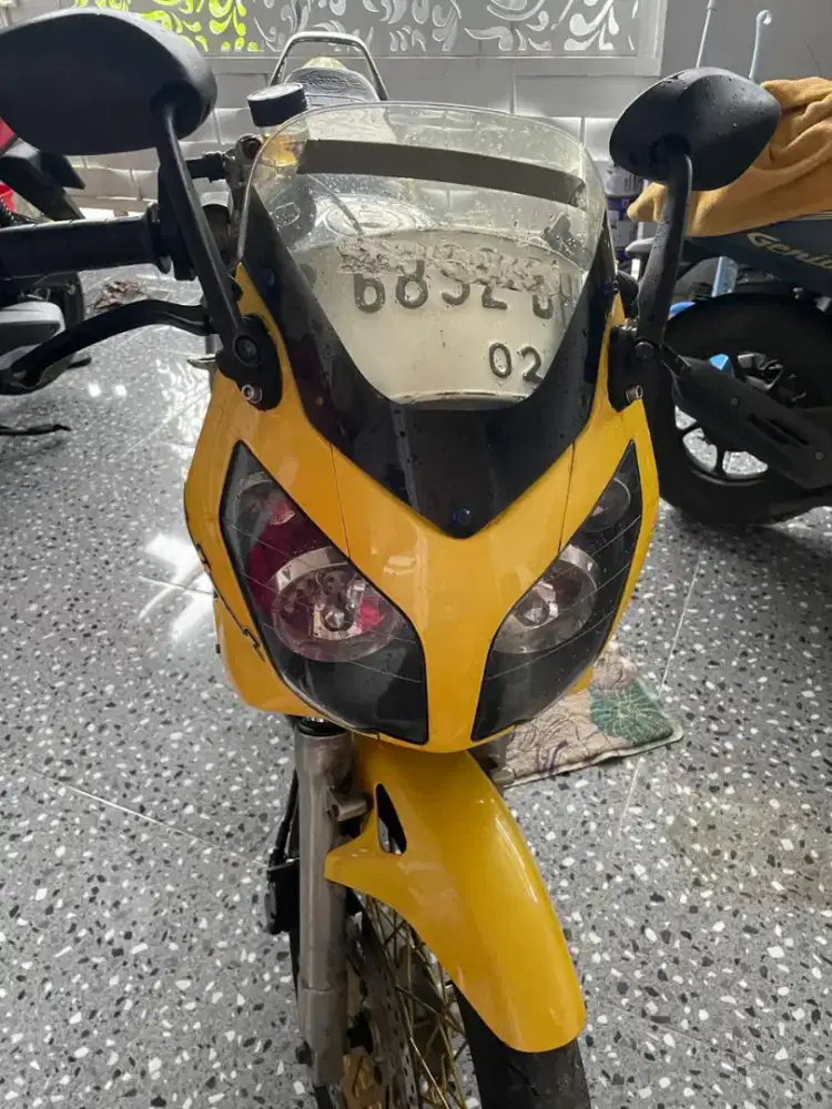 Honda CBR old 2005 kuning