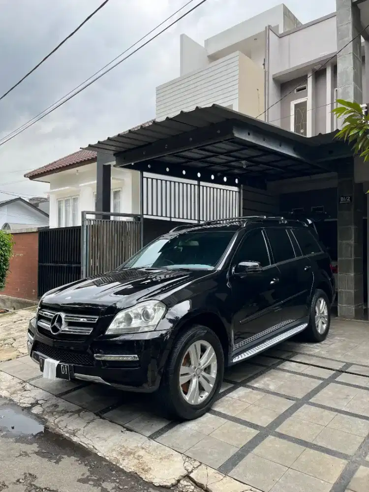 Mercedes benz GL500 2011 Kondisi Orii 100% siap pakai