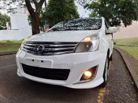 Nissan Grand Livina Ultimate 2012 AT