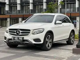 LOW KM MULUS TERAWAT LIKE NEW ! Mercedes Benz GLC250 2.0 AT 2016 Putih