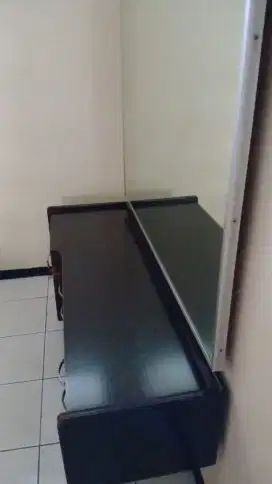 Lemari Kayu Jati Asli dengan Kaca