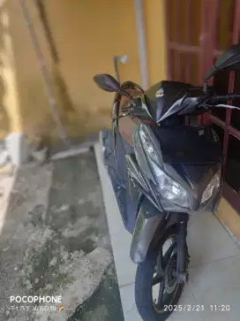 Vario Techno 2014 warna coklat.