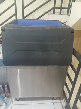 Mesin Pembuat Es ICE MAKER 200kg