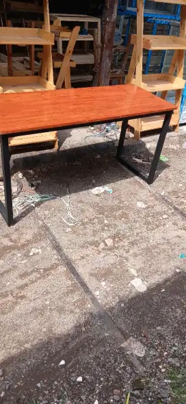 Meja komputer kayu tanpa tempat cpu