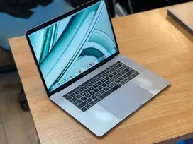 APPLE  MACBOOK PRO TOUCHBAR  15,4-INCH 2019 CORE i9 Ram 32/1000GB A-EC