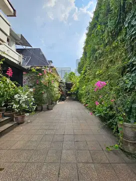 Dijual Gedung Resto dan Butik di Kemang Raya, Jakarta Selatan