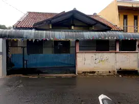 Rumah di kalisai JakTim, pinggir jalan, dekat ke cijantung J,ua.l B.U
