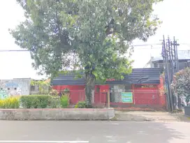 Disewakan Rumah Pinggir Jalan Raya Cocok Untuk Usaha - 1 Menit ke GOR