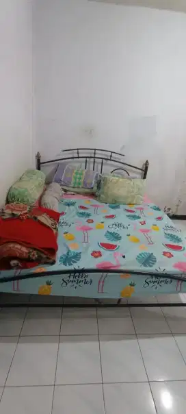 Dijual 1 set tenpat tidur besi