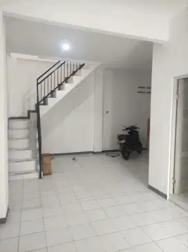 Rumah 2 Lantai di Puri permata
