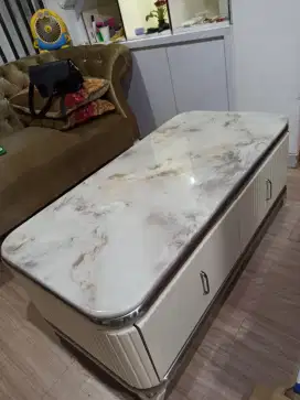 Meja tamu marmer minimalis