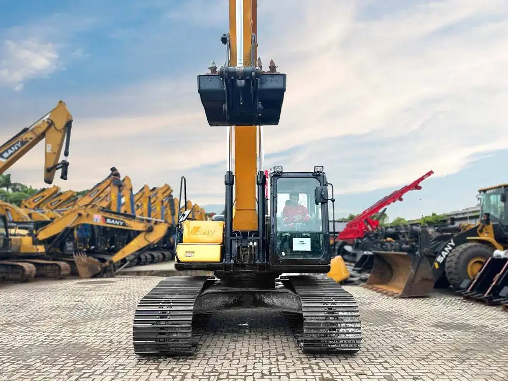 EXCAVATOR BEKAS 20 TON  SY215C SANY JAKARTA