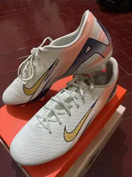 sepatu sepak bola nike zoom mercurial vapor 16 academy