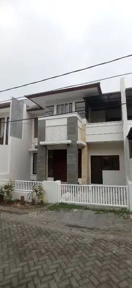 disewakan Rumah 2 Lantai di koala regency, Surabaya