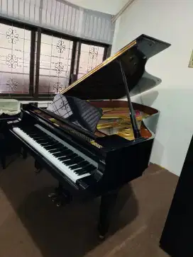 Grand piano yamaha C7  Conservatory