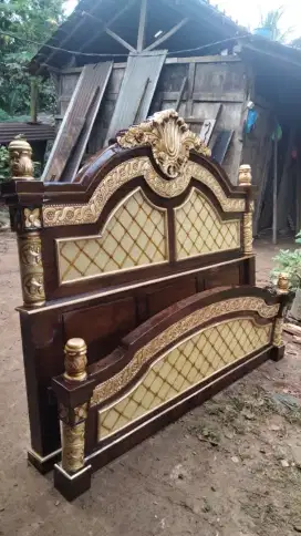 Tempat tidur full ukir