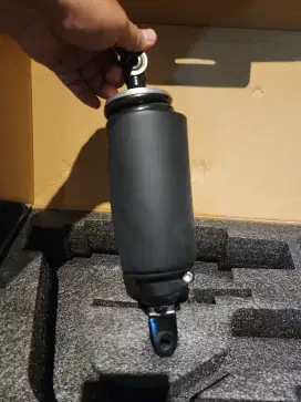 Shock belakang Ori bawaan Alva Cervo 400 rb