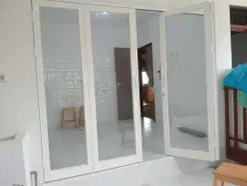 Pintu lipat aluminium kaca