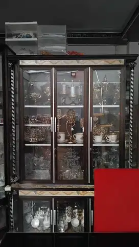 Dijual lemari kaca alumunium