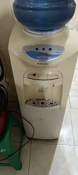Di jual dispenser merk sanken